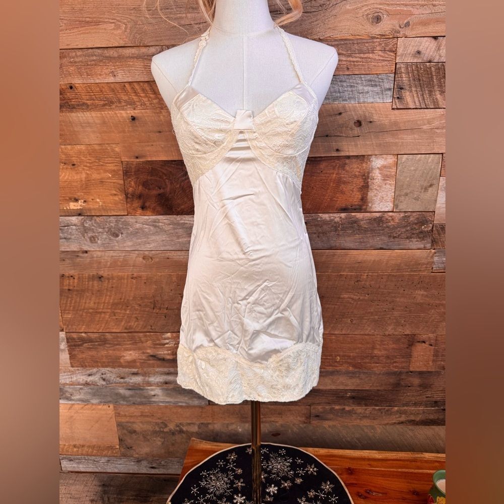 Sister Party cream adjustable Lace Halter Mini Dress Lace Up corset tie NWT -Med